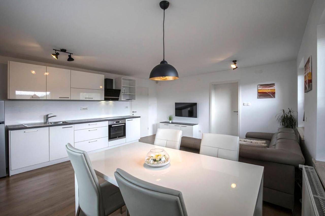 Apartments Vila Apolonia Λιουμπλιάνα Εξωτερικό φωτογραφία