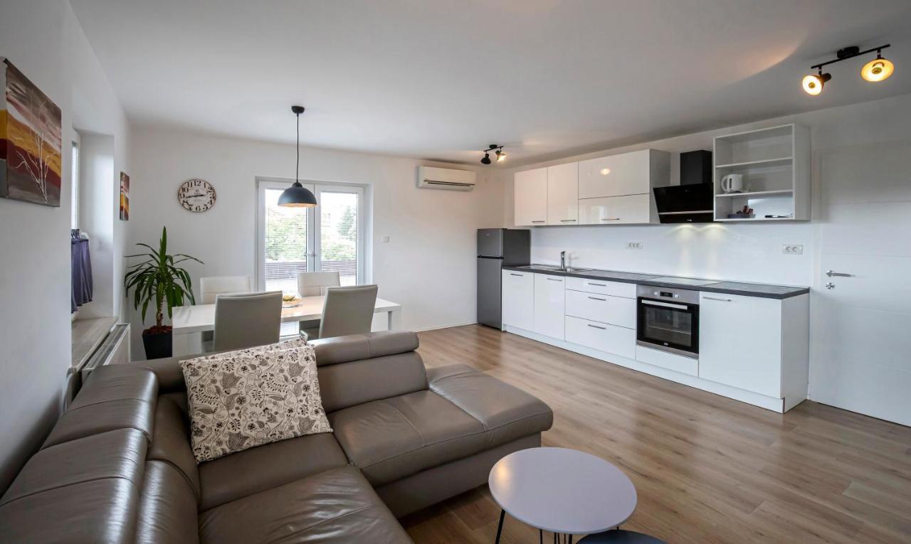 Apartments Vila Apolonia Λιουμπλιάνα Εξωτερικό φωτογραφία